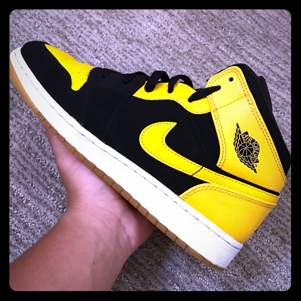 Jordan 1 New Love Mid-Top—8/10 Condo—17’ Release